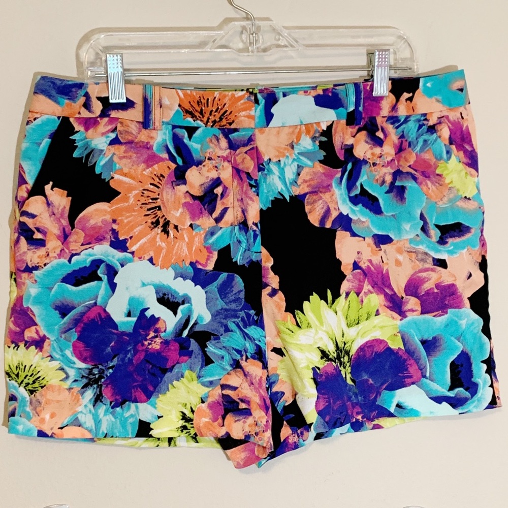 Worthington (size 14) Bright Floral Shorts with pockets